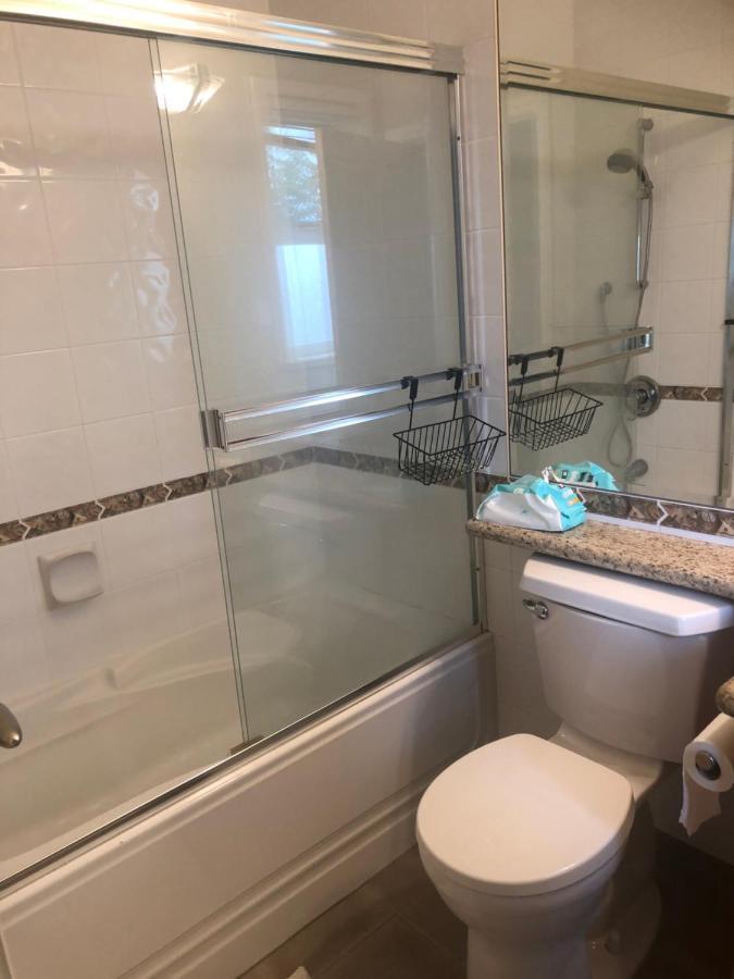 Lucky Room, A Comfortable Bedroom With Private Bathroom Close To Yvr Richmond Exterior foto